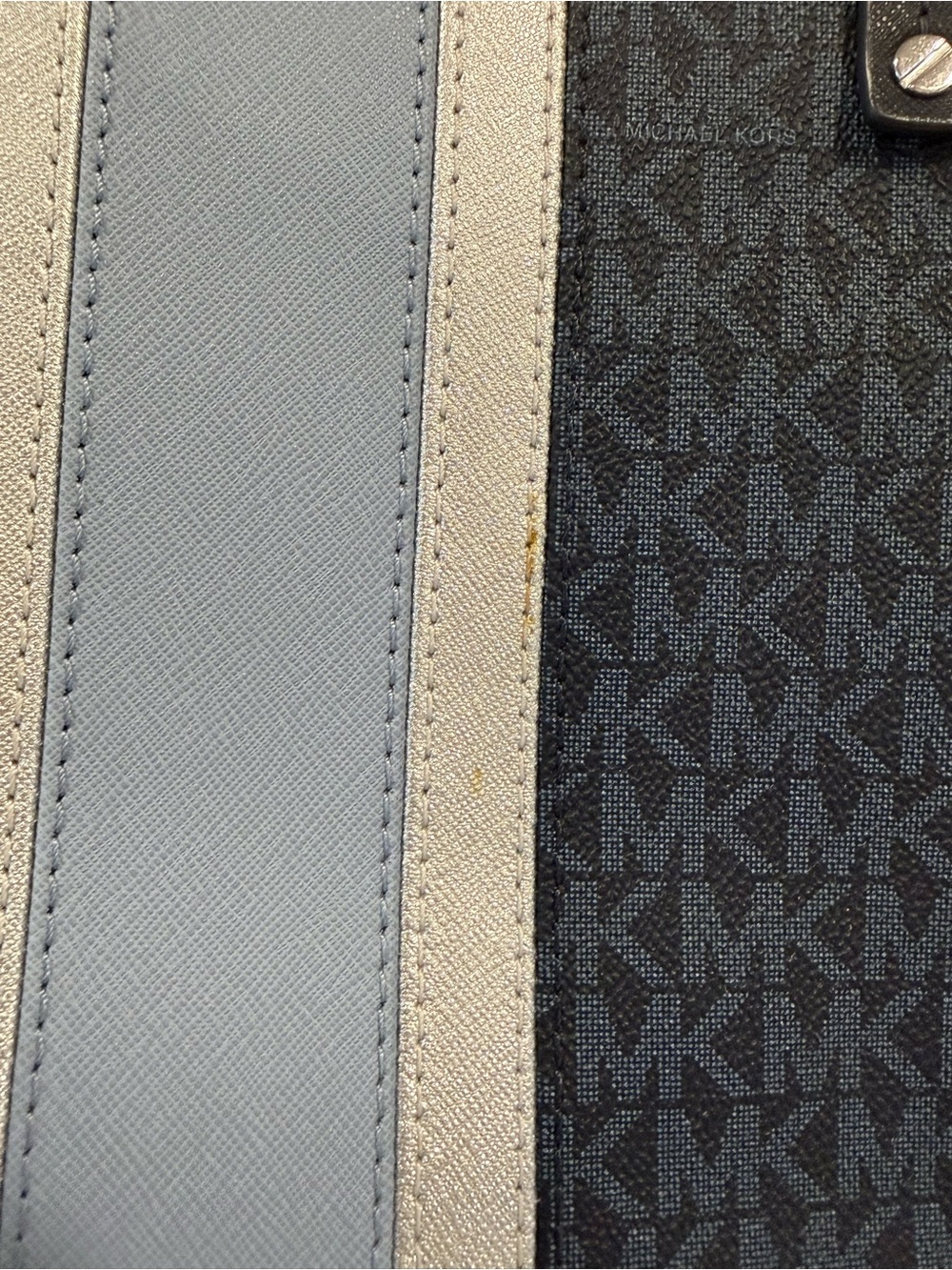 Michael Kors Signature Jet Set Travel Large Drawstring Tote with Center Stripe. - Picture 12 of 13